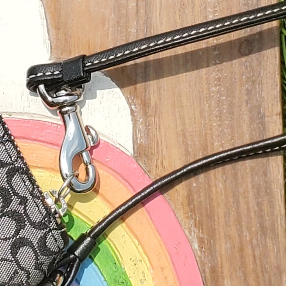 ♻️DONATED ♻️ Coach Wristlet - Picture 9 of 9